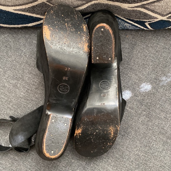 Vintage CHANEL Platform Leather - Picture 7 of 7